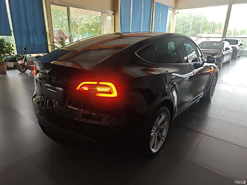 Tesla Model Y, 2022 7