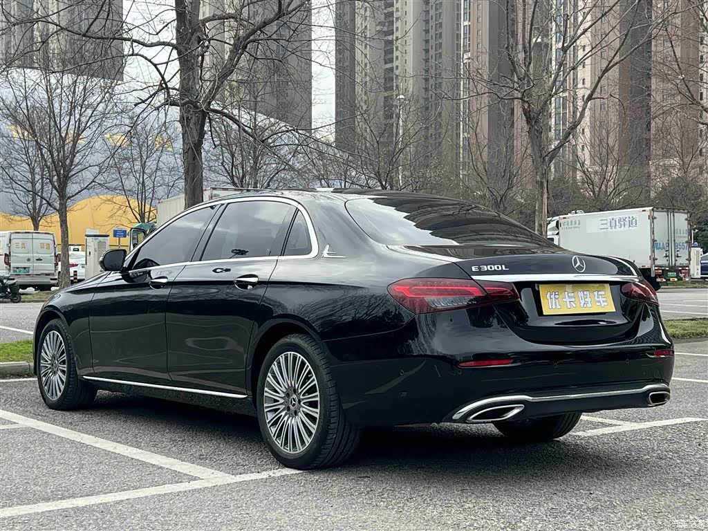 Mercedes-Benz E-Class, 2022 4