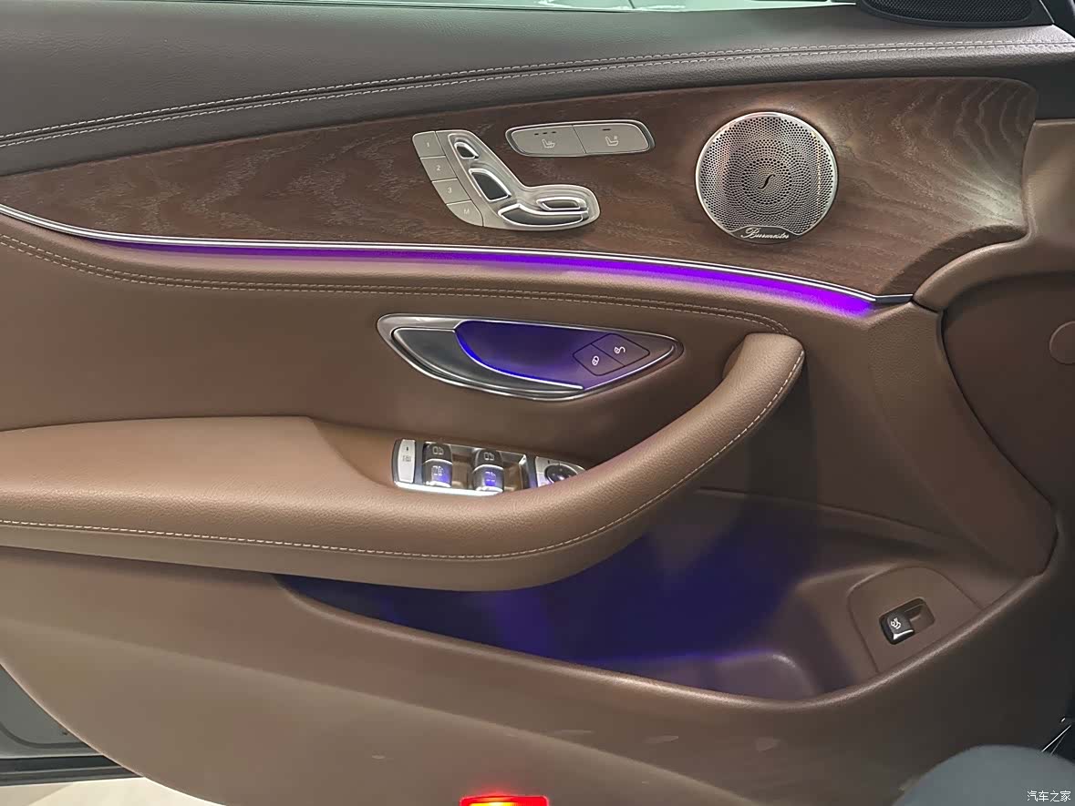 Mercedes-Benz E-Class, 2023 11