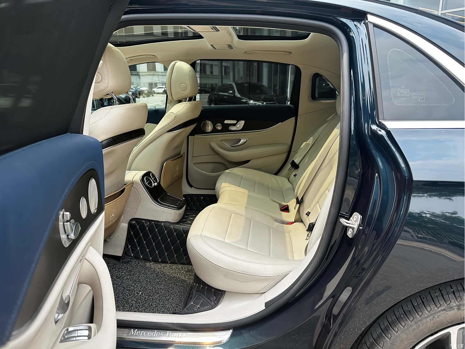 Mercedes-Benz E-Class, 2023 10
