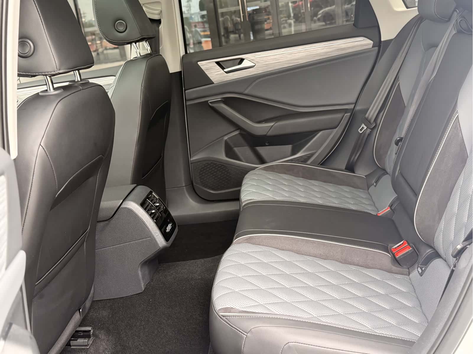 Volkswagen Sagitar, 2024 17