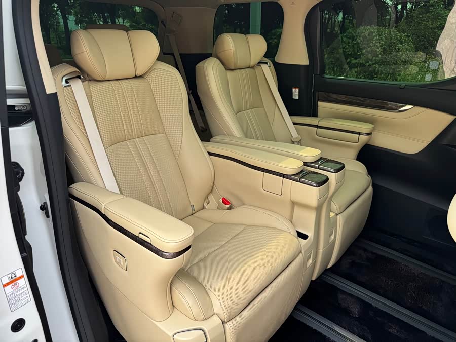 Toyota Alphard 2022, фото 12