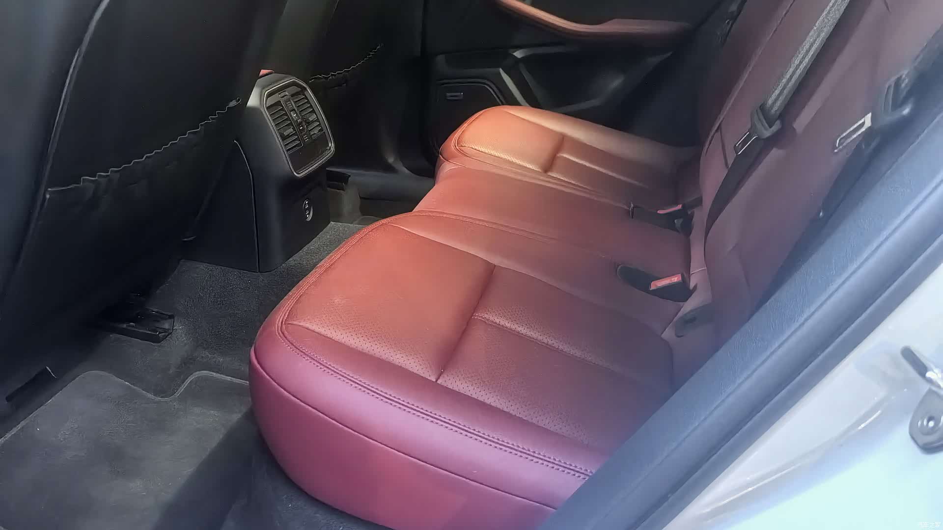 Porsche Macan, 2024 11