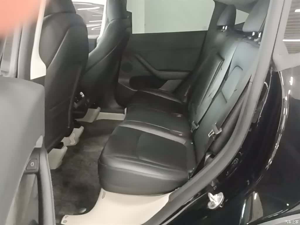 Tesla Model Y, 2024 17