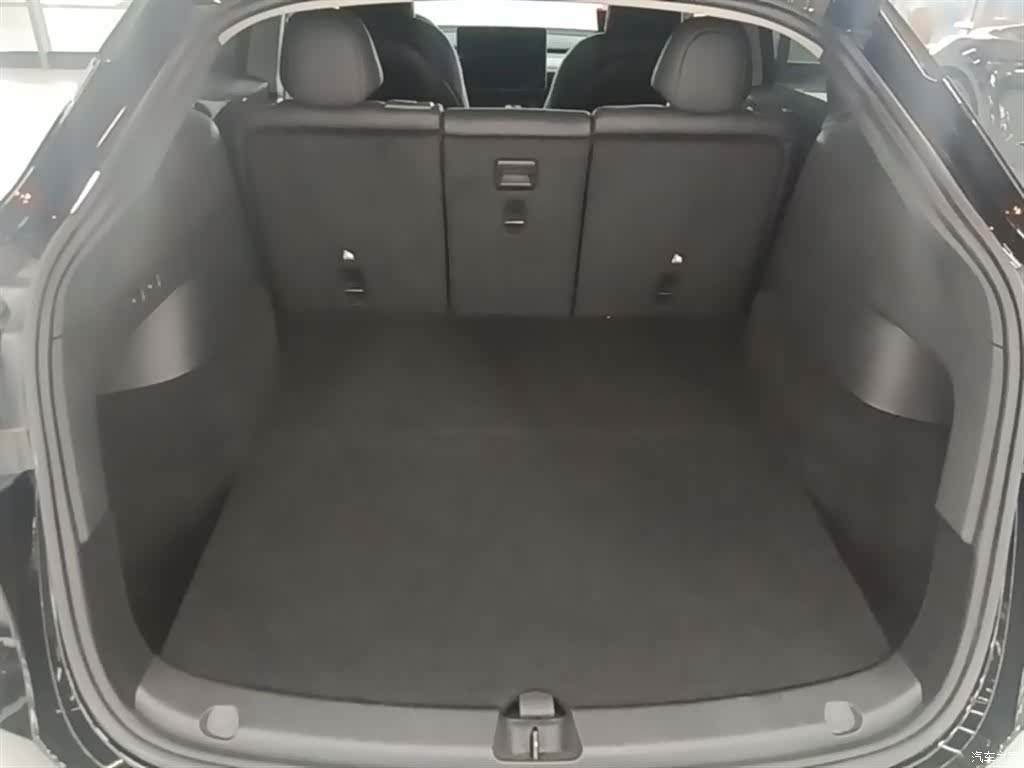 Tesla Model Y, 2024 19