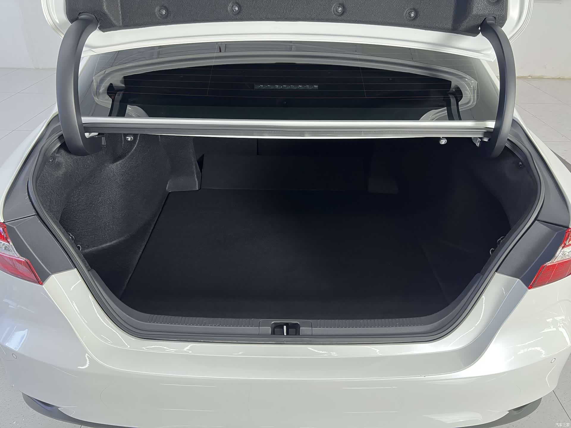 Toyota Camry, 2023 10