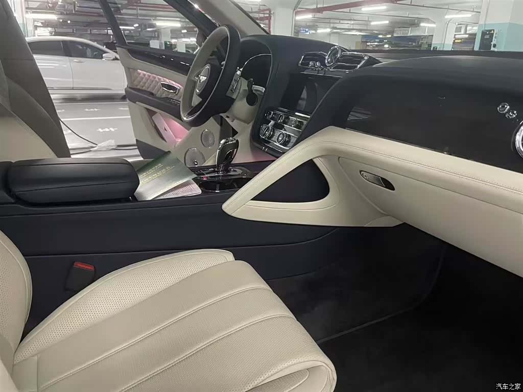 Bentley Bentayga, 2020 6