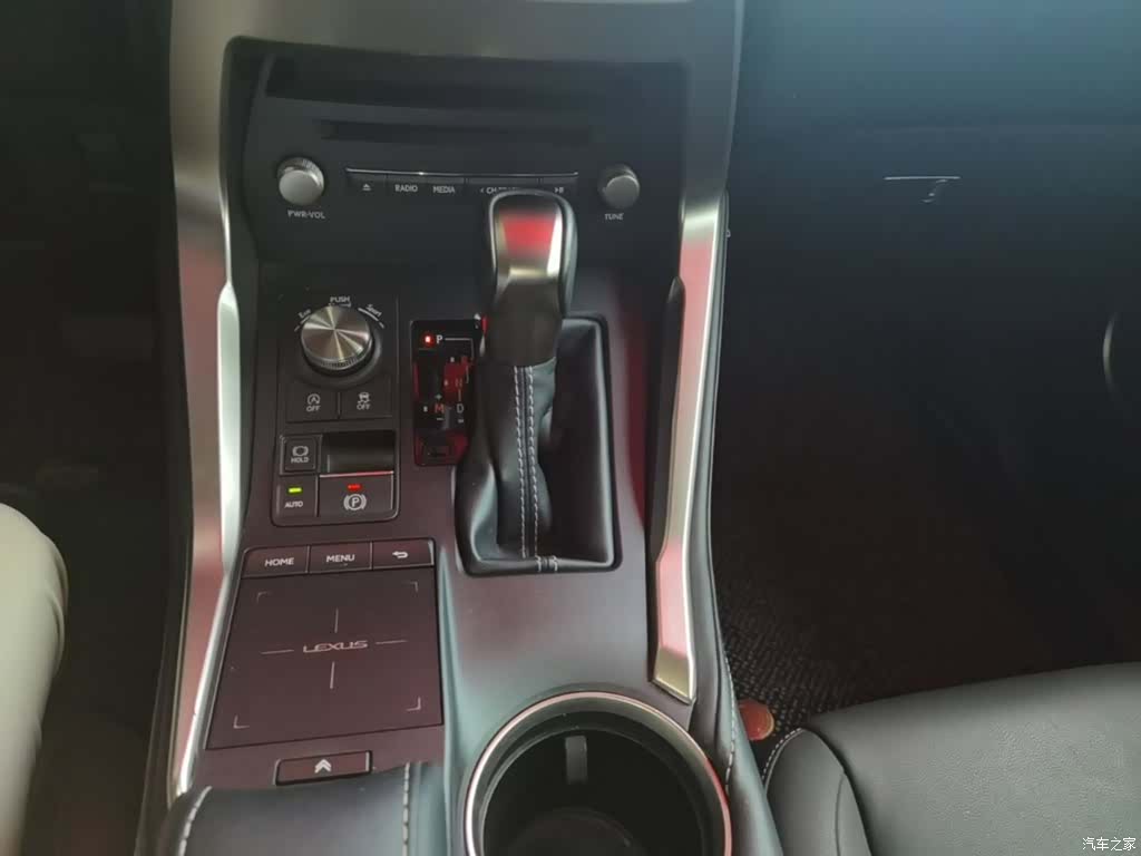 Lexus NX, 2019 14