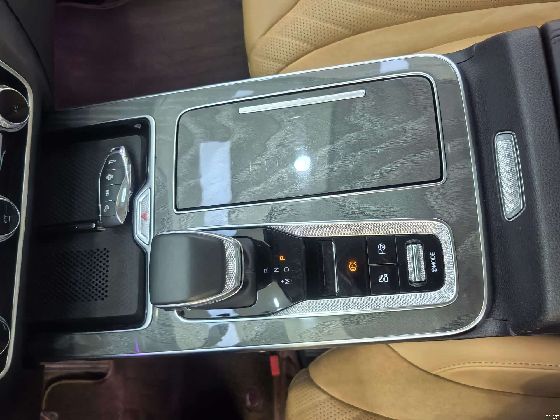 Hongqi HS5, 2023 13