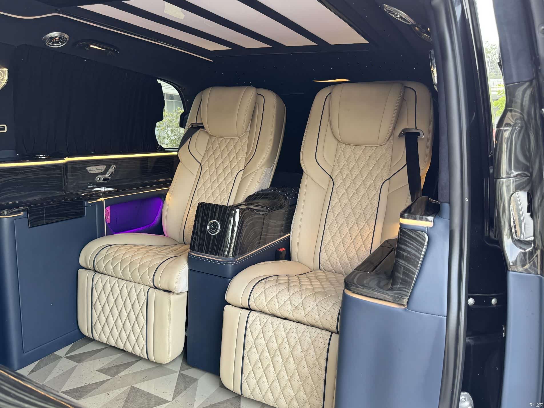 Mercedes-Benz 7, 2021 12