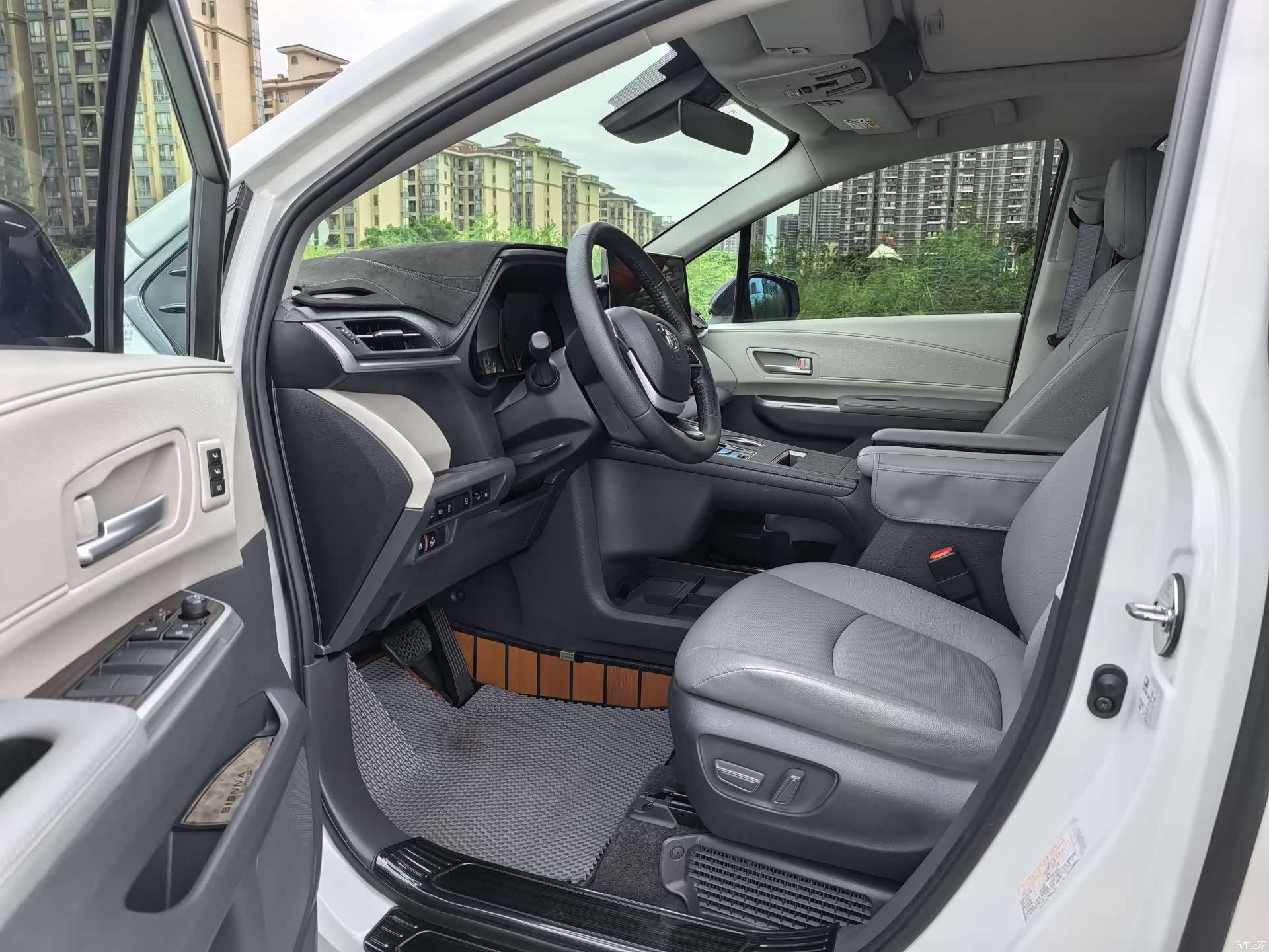 Toyota Granvia, 2023 все фото