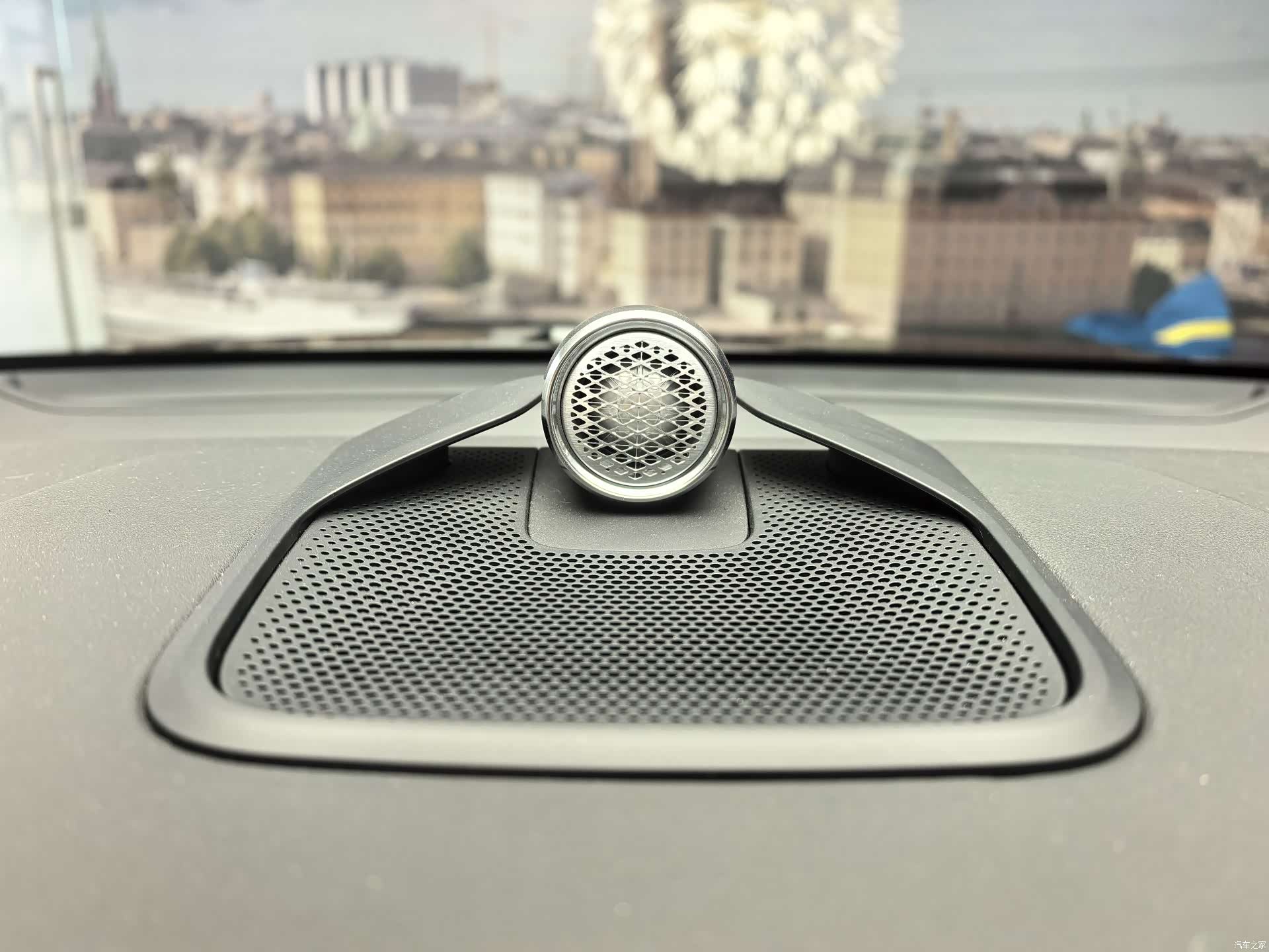 Volvo EM90, 2024 17