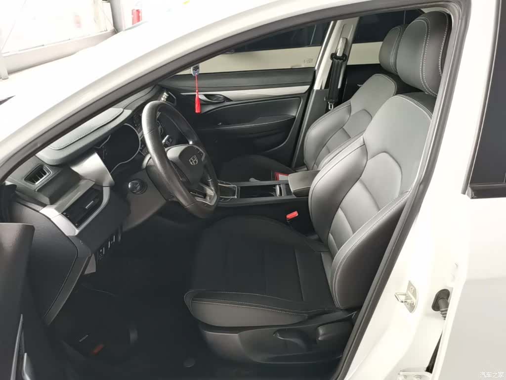 Geely Emgrand, 2020 15