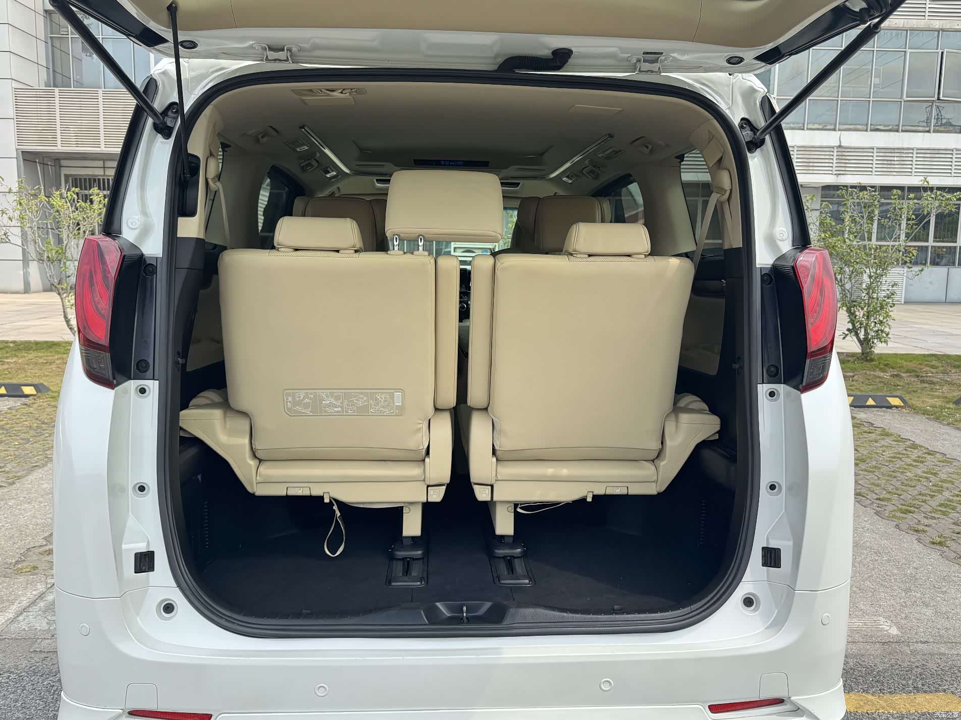 Toyota Alphard, 2016 15