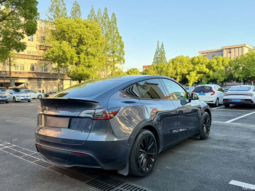 Tesla Model Y, 2022 13
