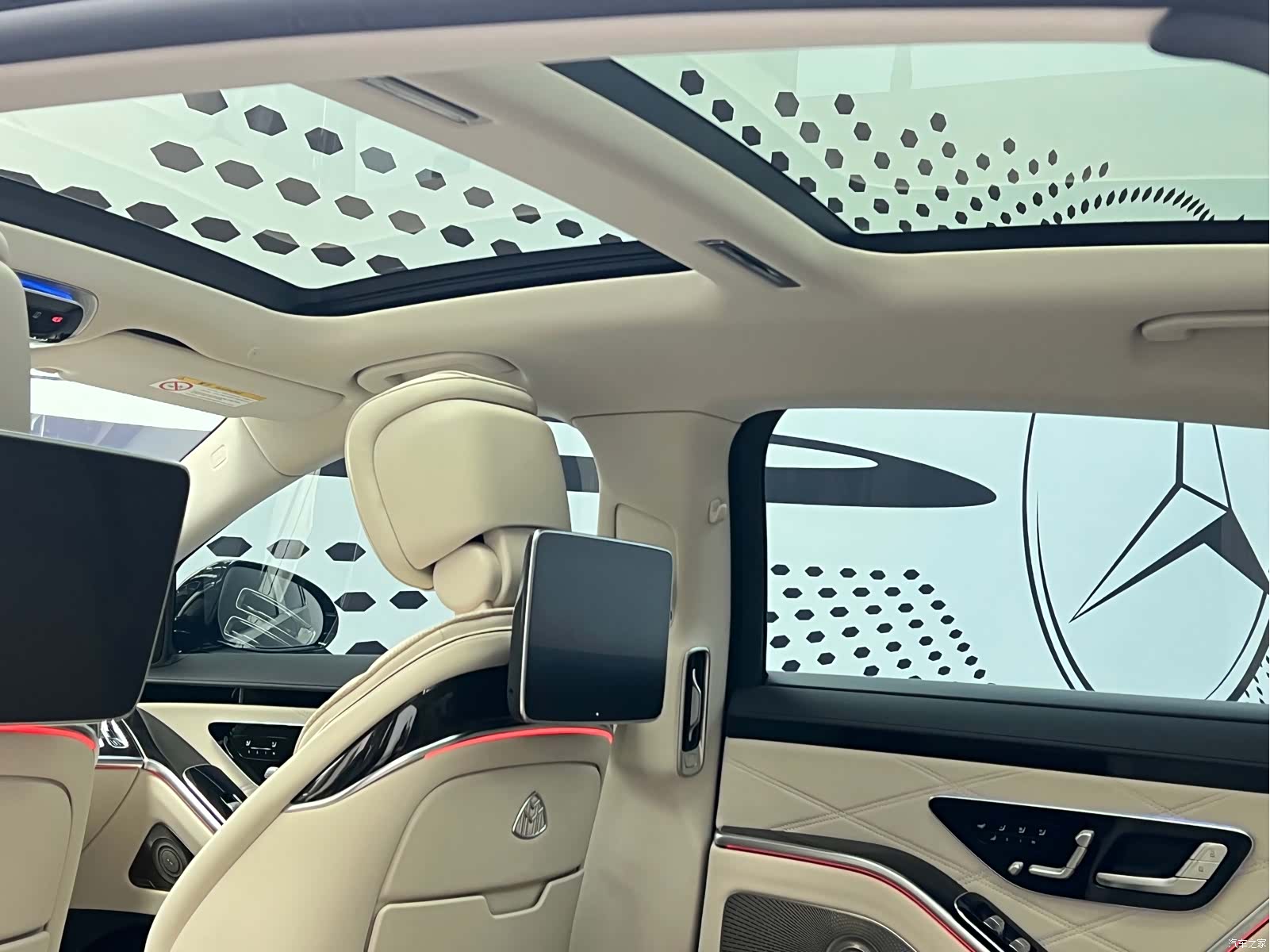 Maybach S-Class, 2023 12