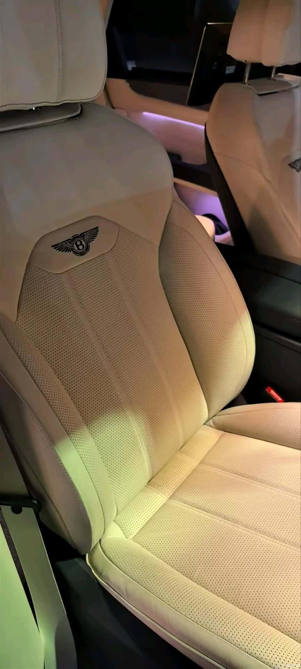Bentley Bentayga, 2024 18