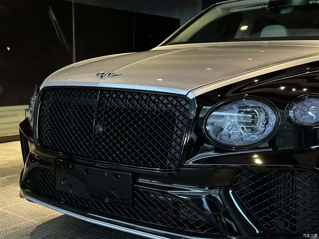 Bentley Bentayga, 2024 4