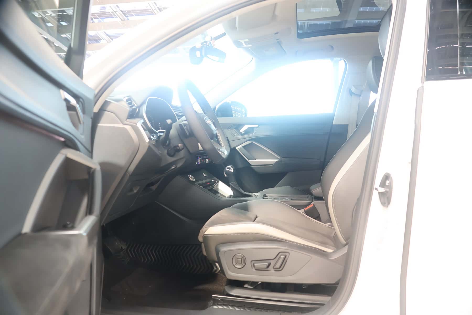 Audi Q3, 2022 11