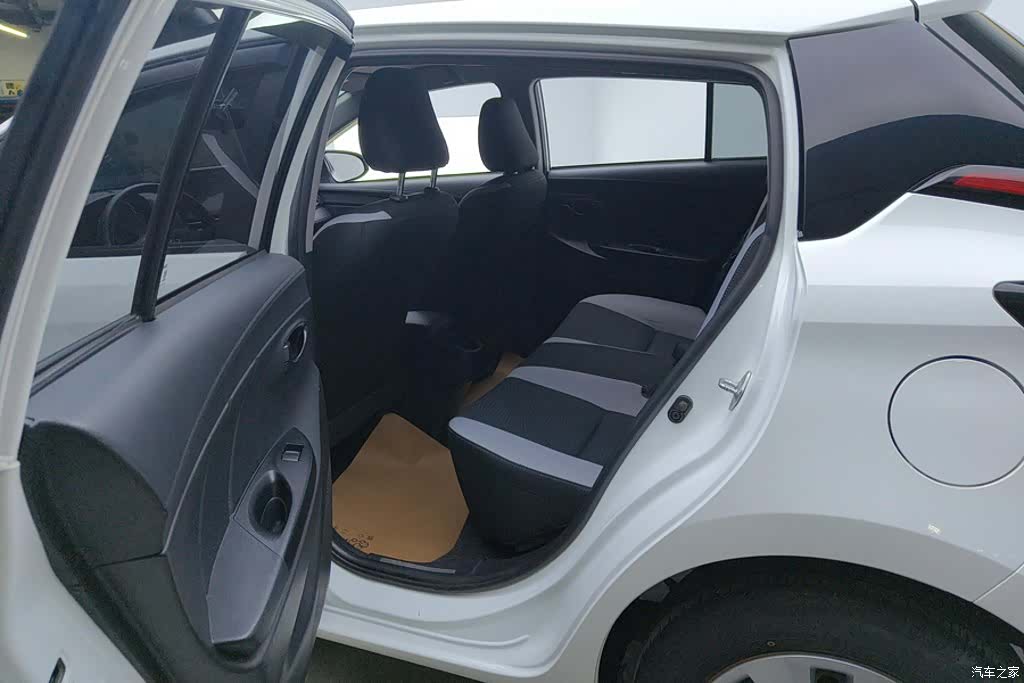 Toyota YARiS L, 2021 11