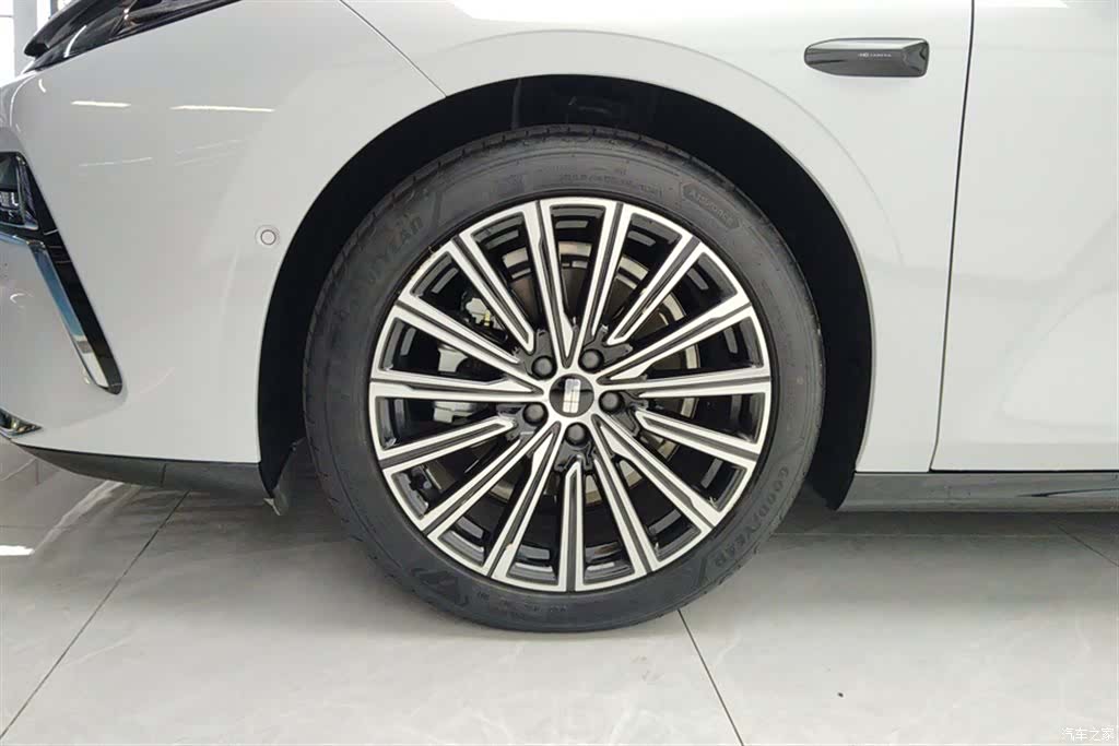 Geely 8, 2025 6