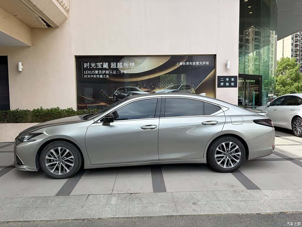 Lexus ES, 2025 2