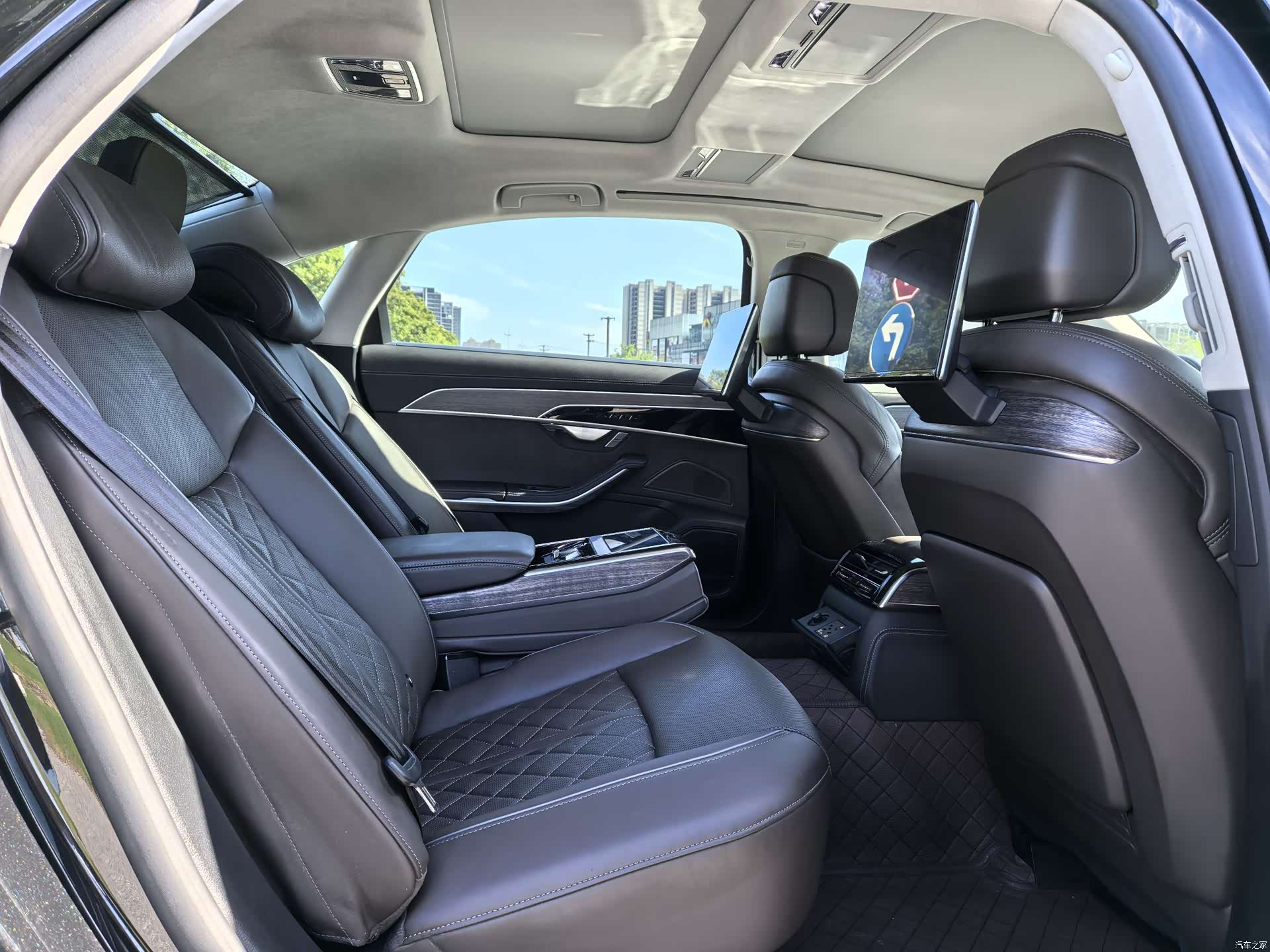 Audi A8L, 2023 16