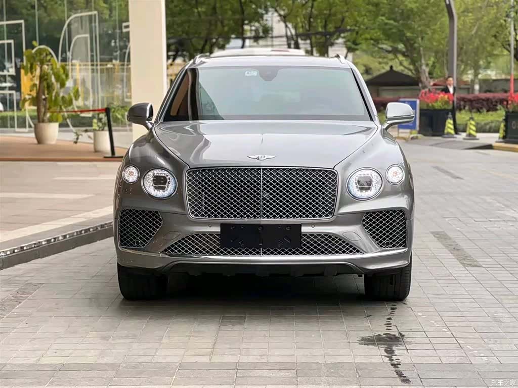 Bentley Bentayga, 2022 2
