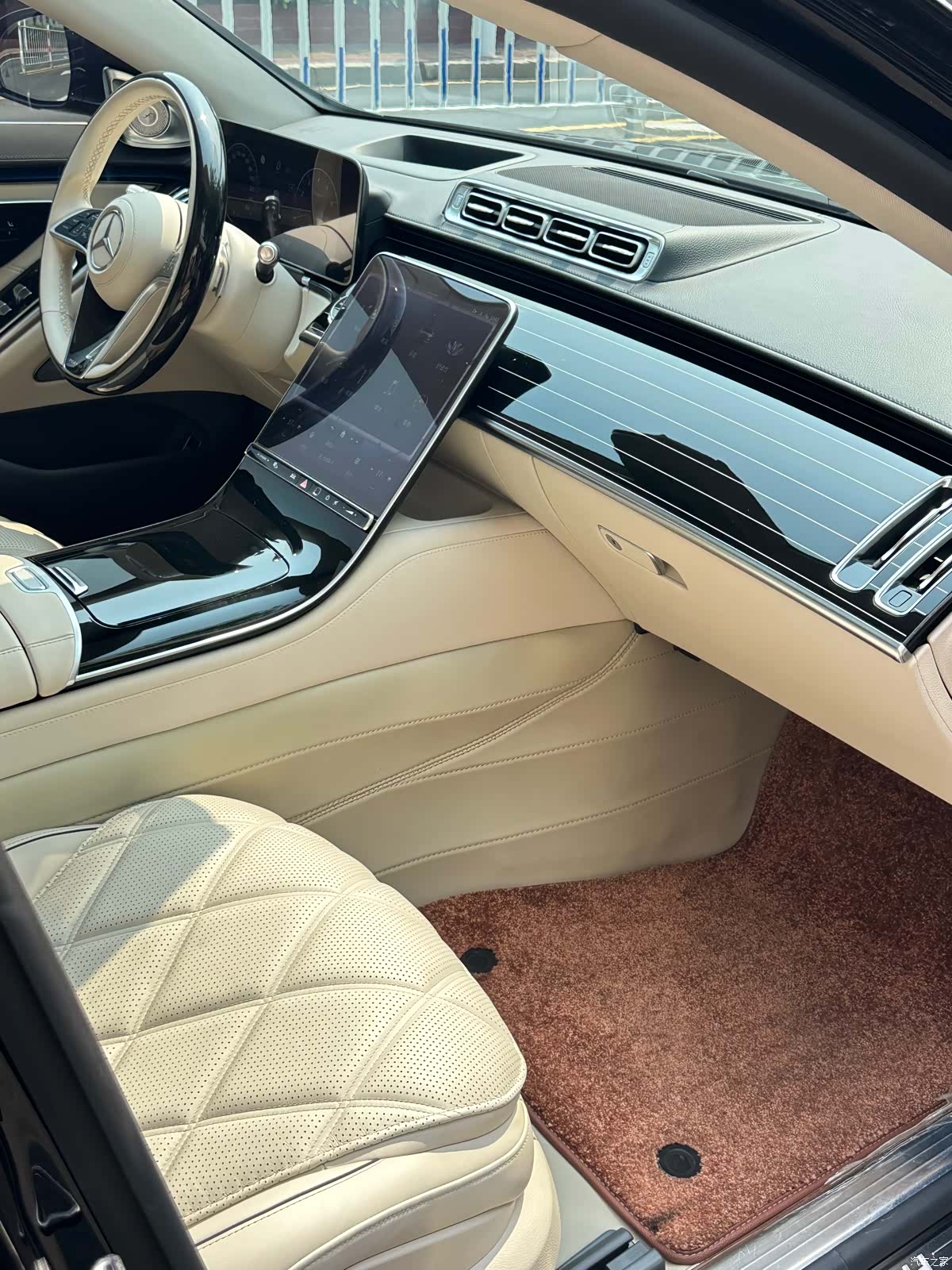 Maybach S-Class, 2023 10