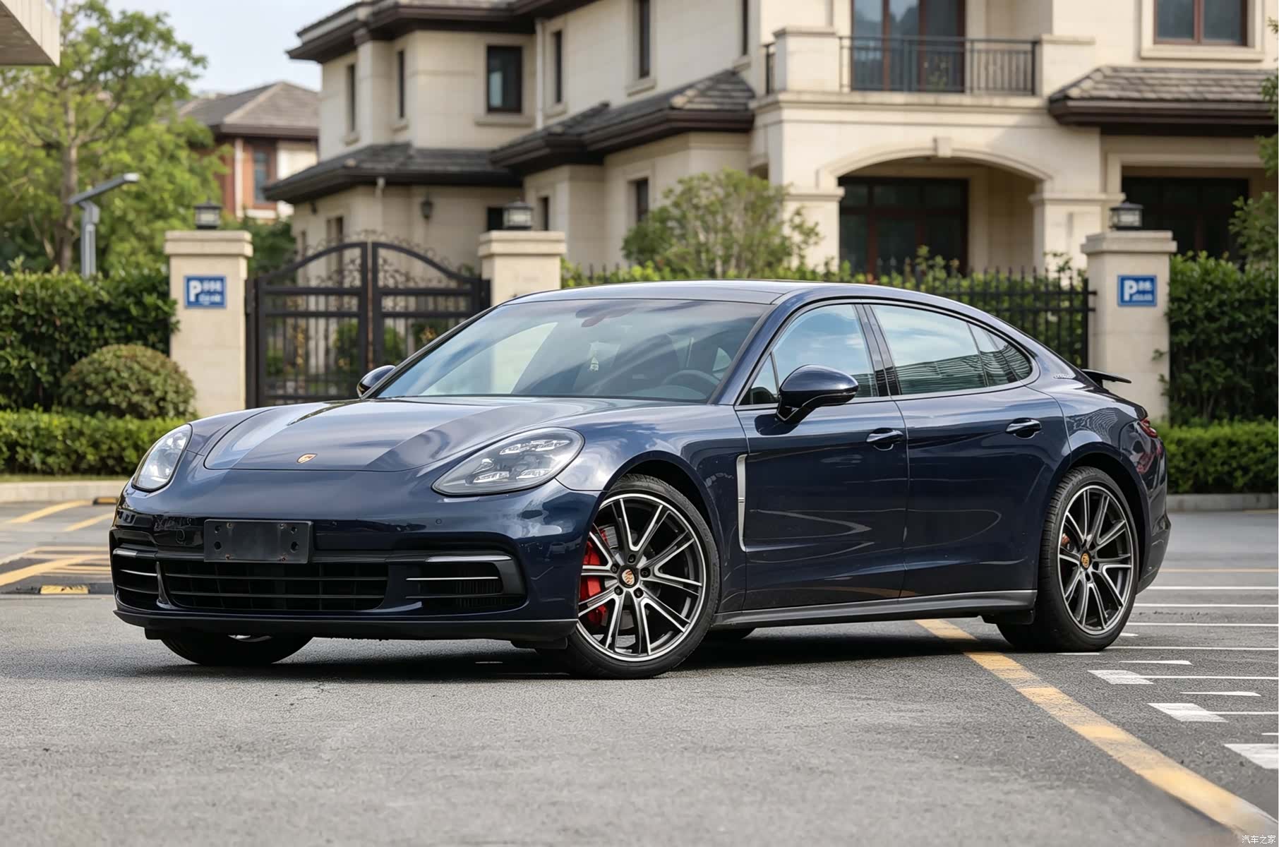 Porsche Panamera, 2019 1