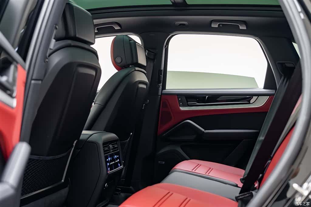 Porsche Cayenne, 2026 13