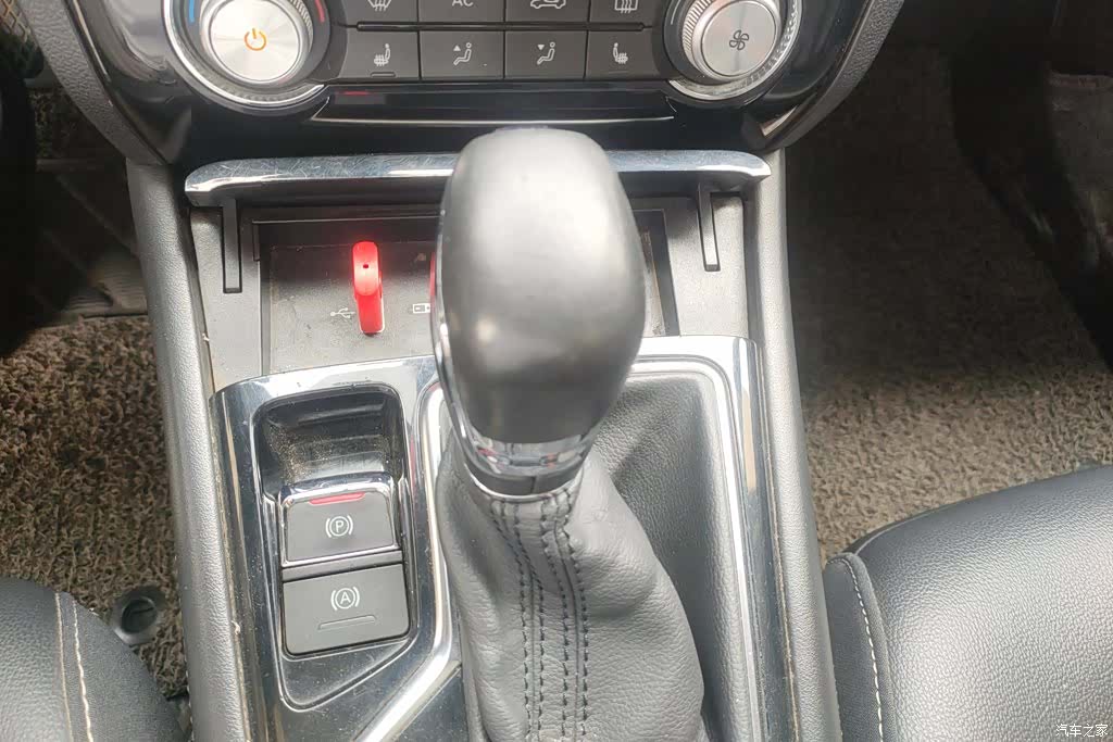 Roewe RX3, 2018 16