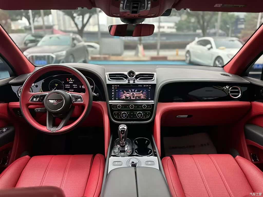 Bentley Bentayga, 2024 все фото
