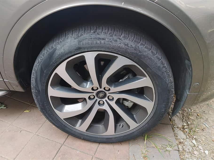 Land Rover Discover sources for sports