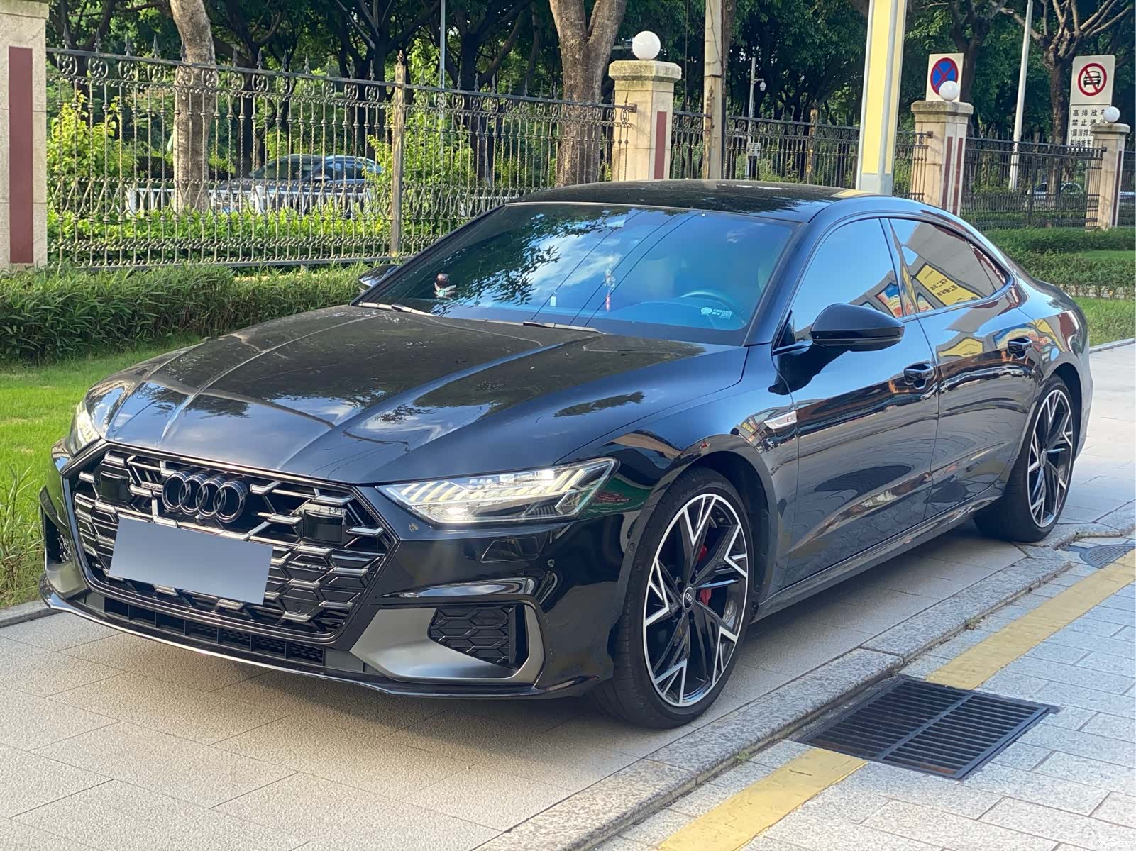 Audi A7L, 2025 1