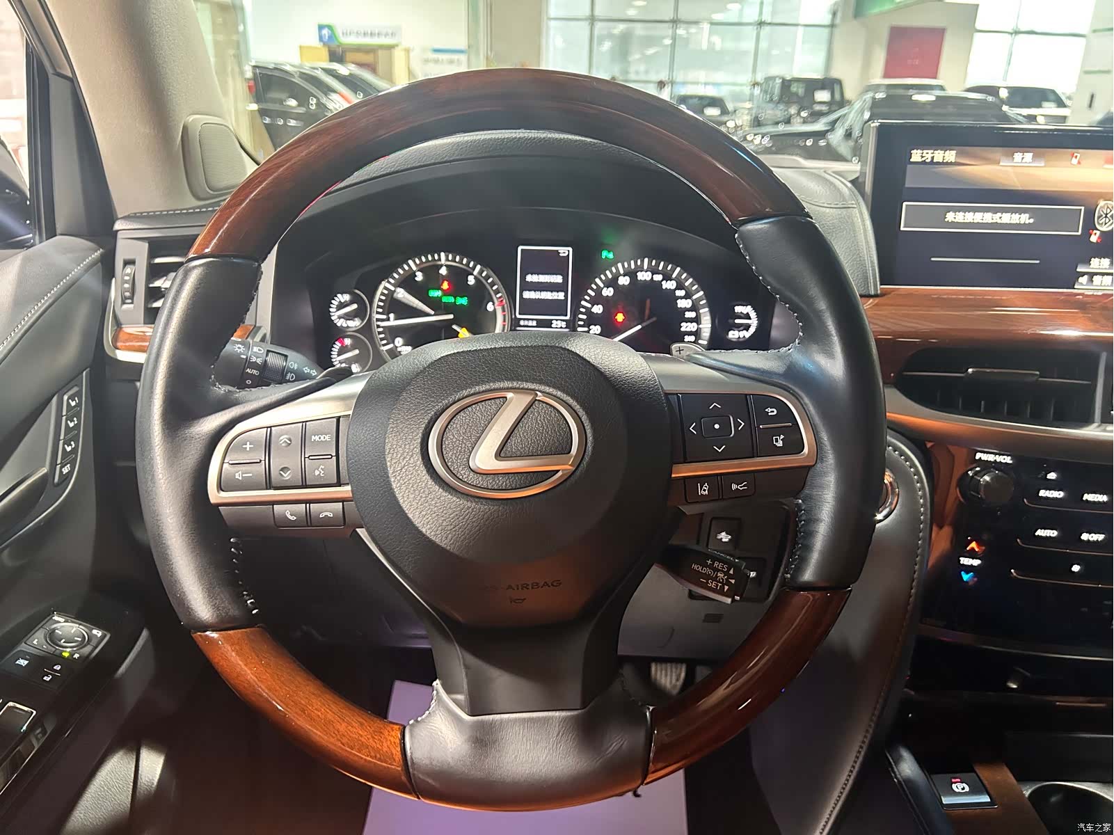 Lexus LX, 2017 8