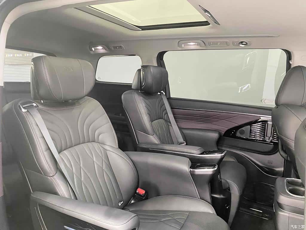Trumpchi M8, 2025 32