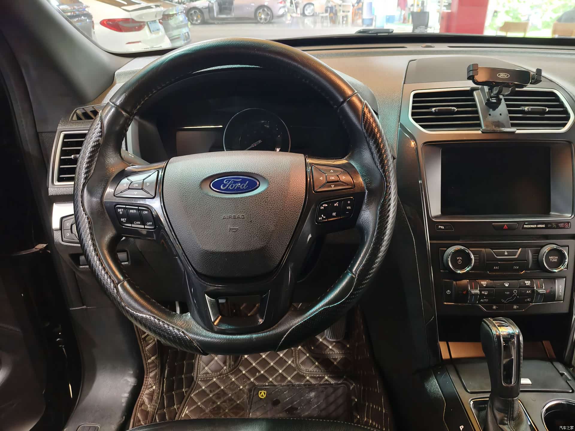 Ford Explorer, 2016 12