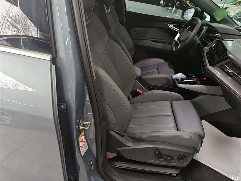 Audi Q4 e-tron, 2022 24