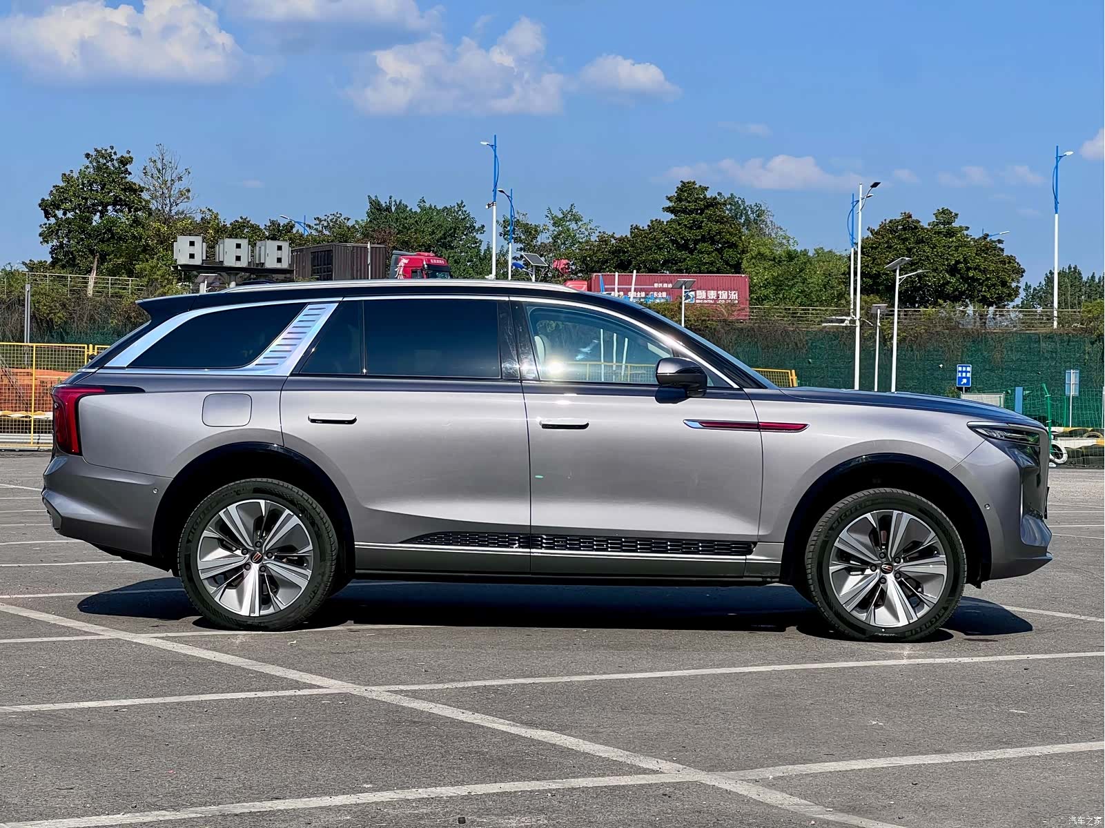 Hongqi E-HS9, 2021 6