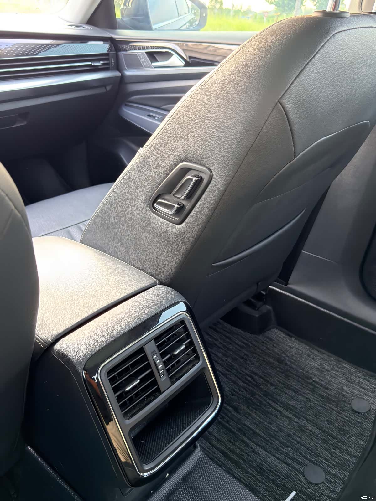 Volkswagen Passat, 2022 16