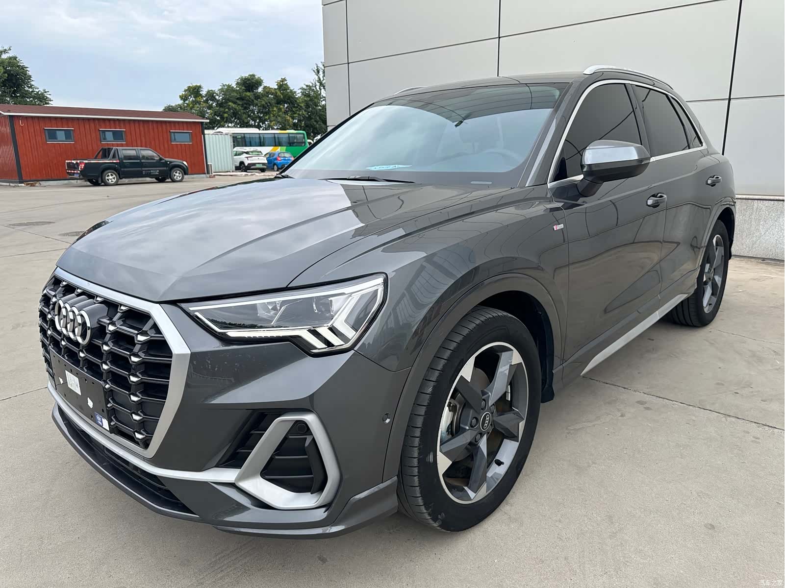 Audi Q3, 2023 1