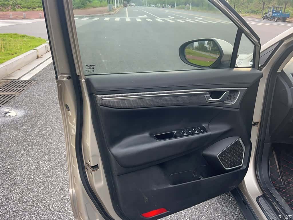 Geely Emgrand, 2018 9