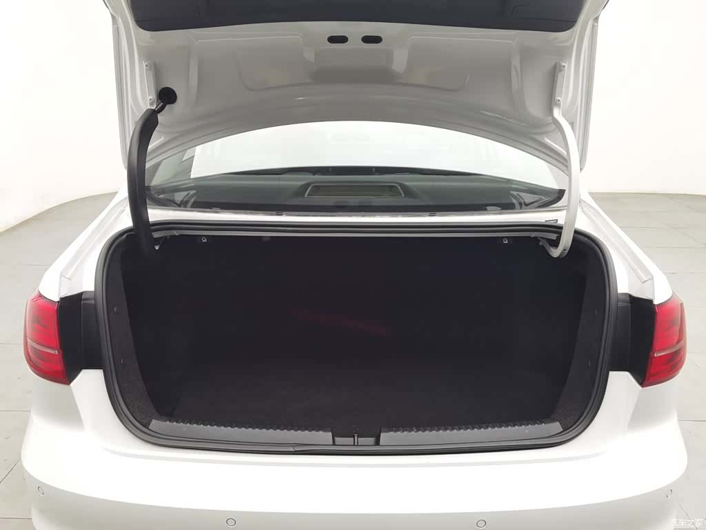 Volkswagen Sagitar, 2016 16