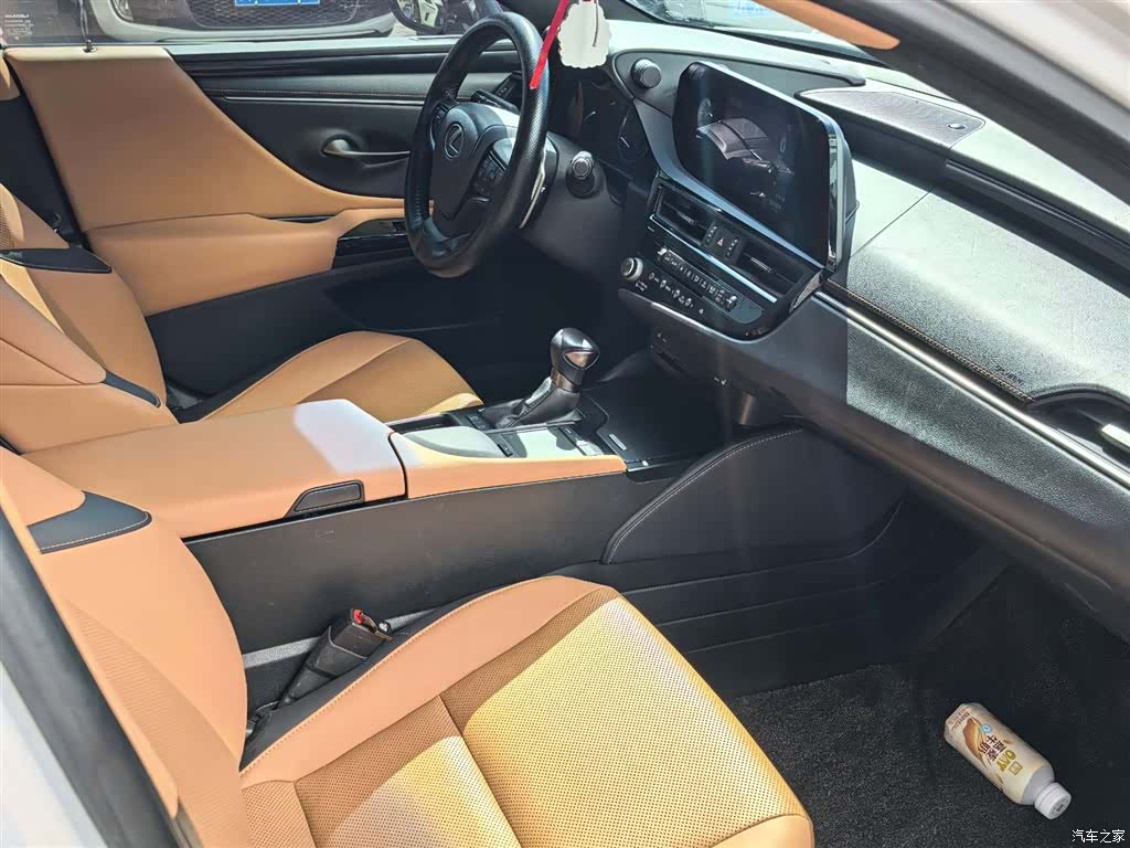 Lexus ES, 2020 все фото