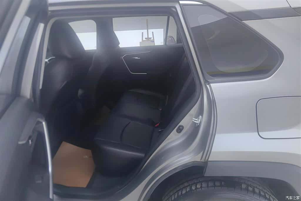 Toyota RAV4, 2021 11