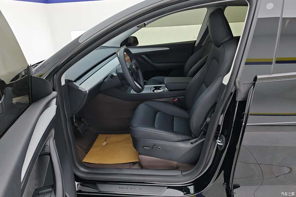 Tesla Model Y, 2024 9
