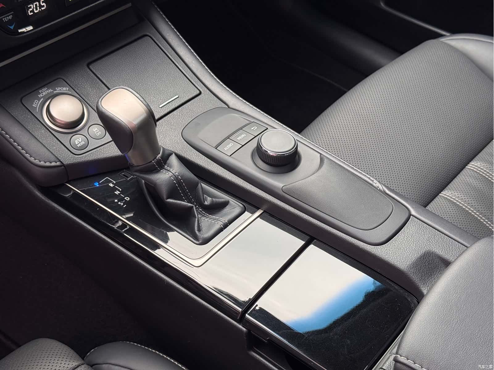 Lexus ES, 2017 15