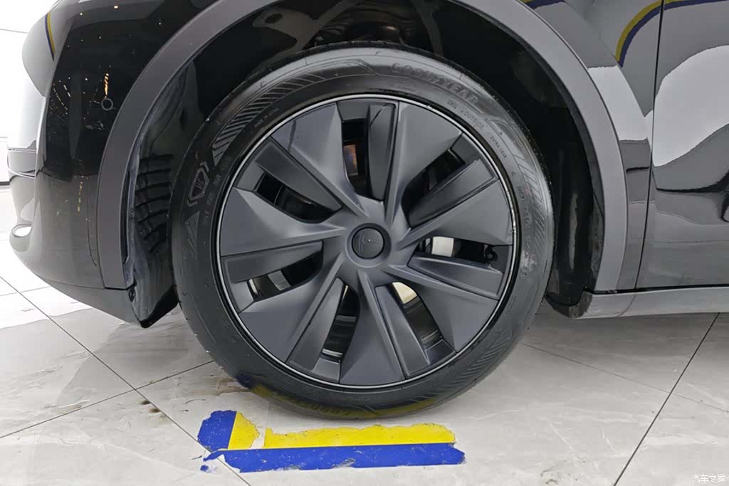 Tesla Model Y, 2024 6