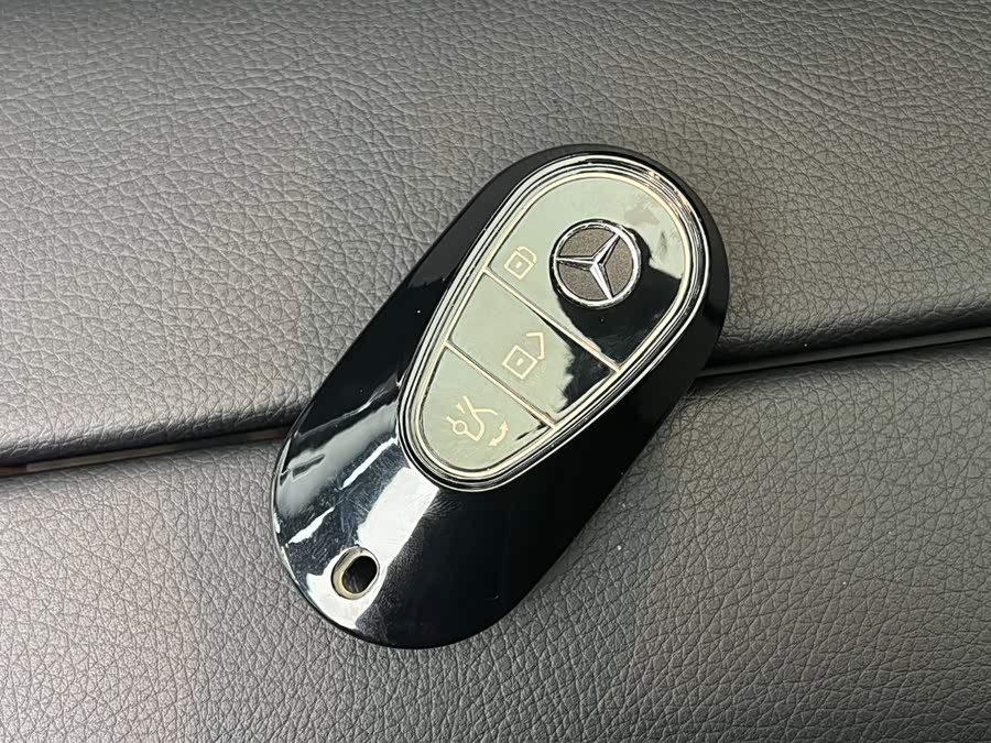 Mercedes-Benz C-Class 2025, фото 16